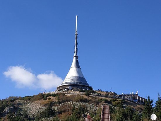 Hotel i nadajnik telewizyjny na górze Ještěd